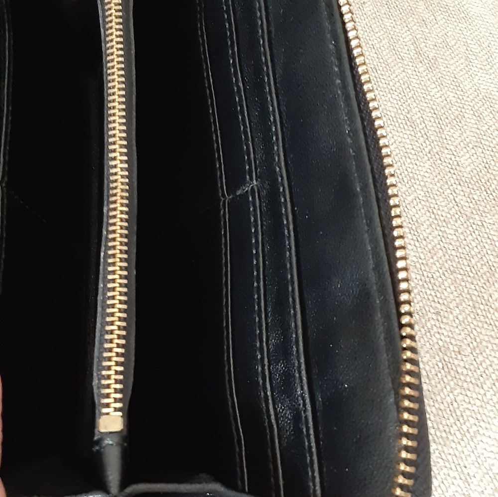 Tory Burch Black Wallet with Gold Logo - Picture 5 of 12